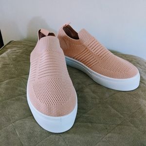 NWOT Rue 21 Knit Sneakers in Peach